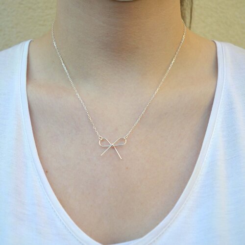 Collier minimaliste  femme en argent massif 925, chaîne très fine délicate pendentif grand nœud ,