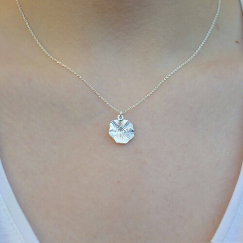 Collier minimaliste  femme en argent massif 925, chaîne très fine délicate pendentif feuille de lotus, idée cadeau pour elle