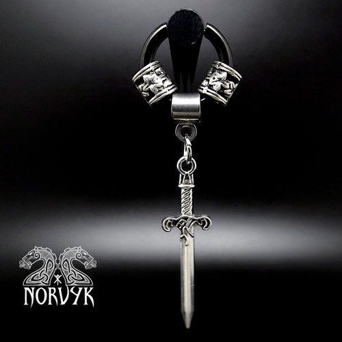 Boucle d'oreille poignard, mono créole viking, homme ou femme en acier et métal légère et confortable .
