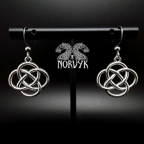 Boucles d'oreilles viking femme entrelacs, discrète et légère.