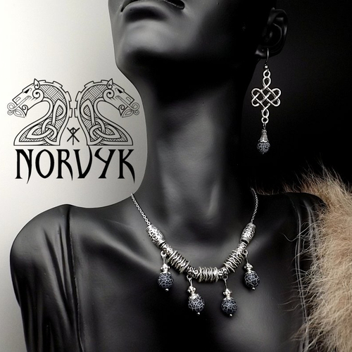 Parure viking ,collier et boucles d'oreilles entrelacs pour femme avec perles pierres craquelés .