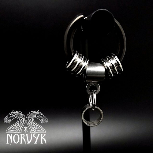 Boucle d'oreille viking, mono créole homme ou femme en acier inoxydable noire et perles en acier.