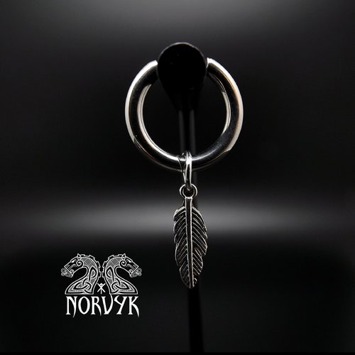 Boucle d'oreille mono créole viking en acier inoxydable et plume en métal légère et confortable, homme ou femme