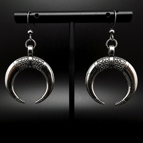 Boucles d'oreilles viking pour femme en forme de corne.