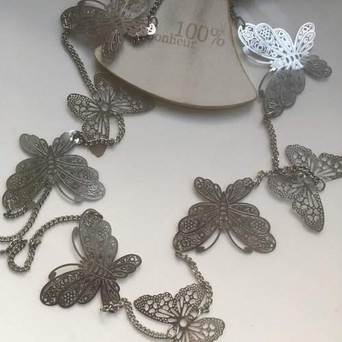 Collier sautoir nuée de papillons en métal argenté