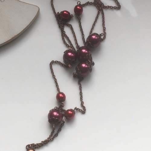 Collier sautoir chaîne cuivre et perles nacrées rouges