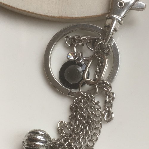 Porte-clefs chaînettes breloques métal argenté et émail