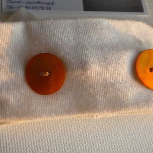 Bandeau écru et boutons de nacre ronds orange
