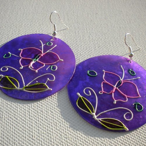 Boucles d'oreilles nacres rondes violettes et son décor fleuri