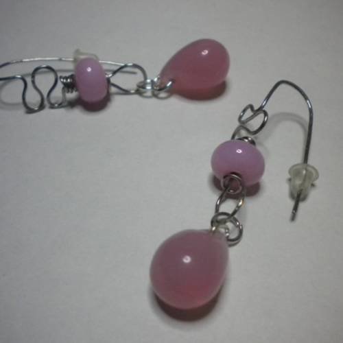 Boucles d'oreilles crochet perle de verre et gouttes en verre acier rose