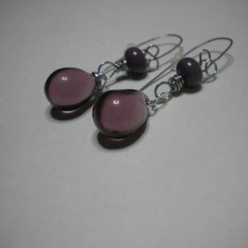 Boucles d'oreilles crochet perle de verre et gouttes en verre acier violet