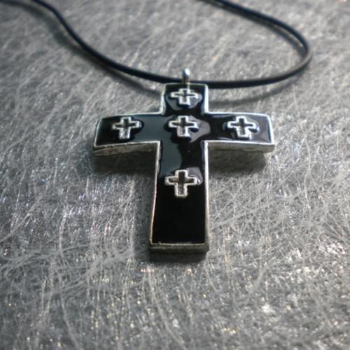 Collier croix en métal noir