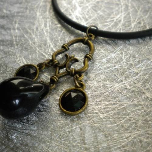Collier antique pendentif goutte noire