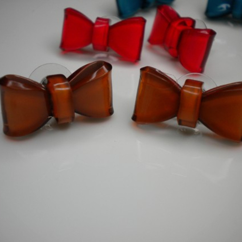Boucles d'oreilles puces noeuds en marron clair
