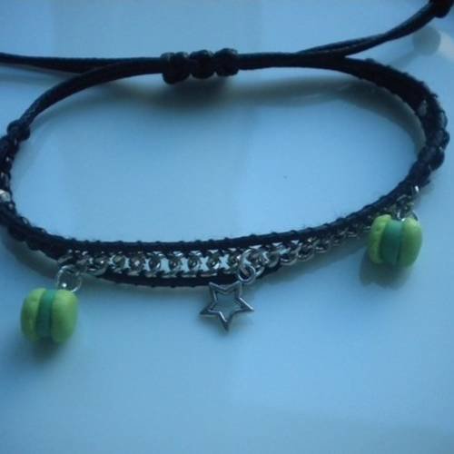 Bracelet en cordon ciré noir, macarons verts et chaîne avec 