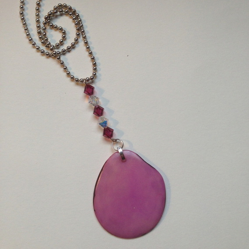 Collier sautoir chaîne billes perles cristal et pendentif tagua rose