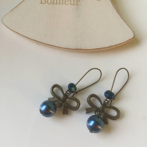 Boucles d'oreilles bronze noeuds et perles bleues 