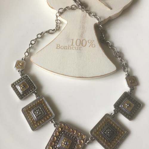 Collier chaîne en métal argenté et ses pendentifs émail carrés 