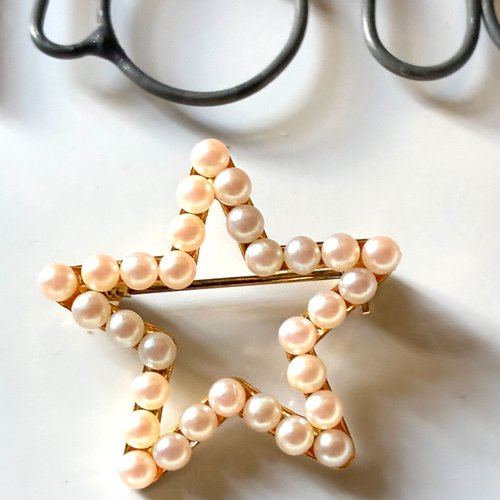 Broche etoile perles blanches