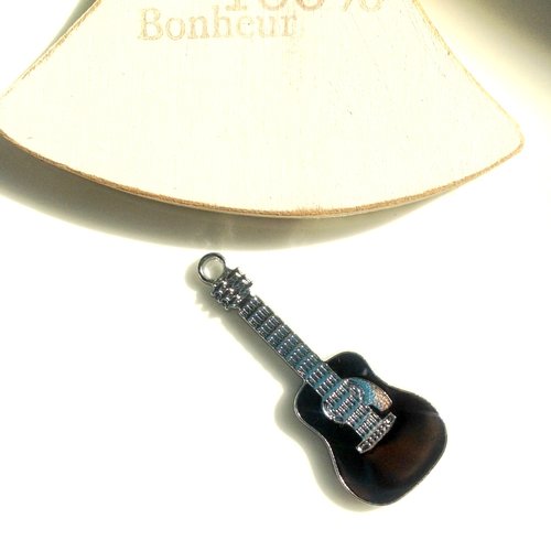 1 breloque guitare en métal argenté et noir