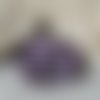 Grand bouton nacre fleur violet à pois blanc