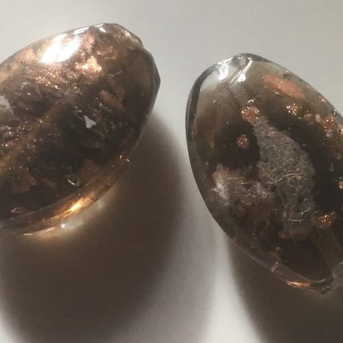 Lot 2 perles en verre ovales noir et doré