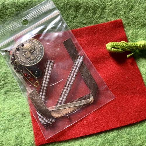 Les kits de sophie - pochette en laine feutrée en vert