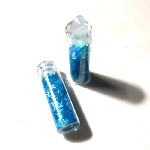 Fioles en verre 4cm avec des micro filaments en bleu