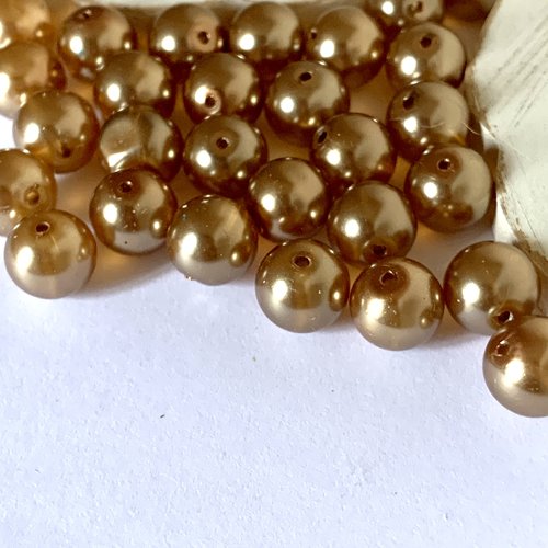 Perles nacrées en beige percées lot de 28 exemplaires