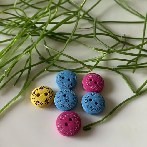 6 mini boutons en bois colorés 10mm