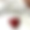 Pendentif coeur stylisé en résine rouge
