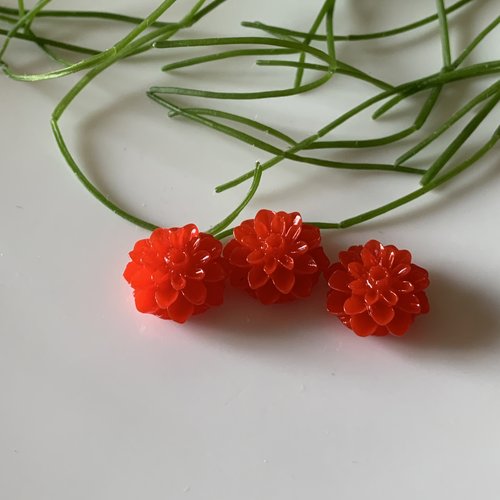 3 cabochons fleurs en rouge 13mm