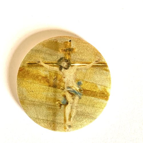 Pendentif bois rond jésus sur la croix