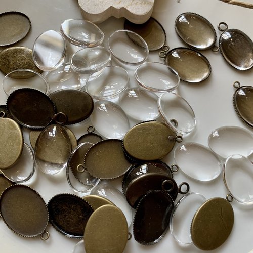 26 pendentifs bronze avec cabochons ovales verre