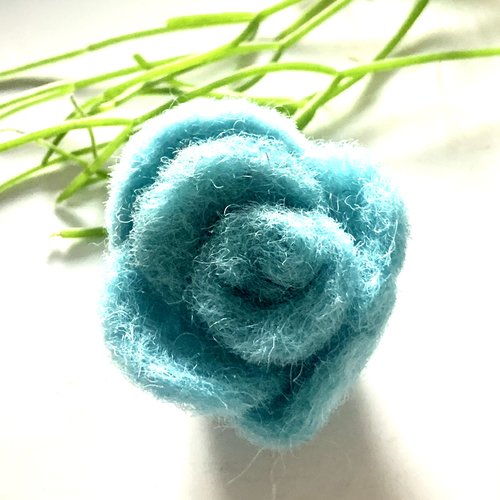 Grande fleur en laine bouillie turquoise