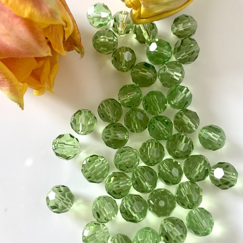 Lot de 40 perles facettées cristal vert 8mm