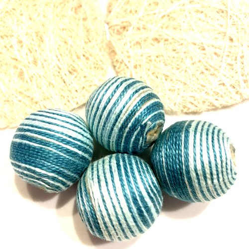 4 perles bois tissées en bleu