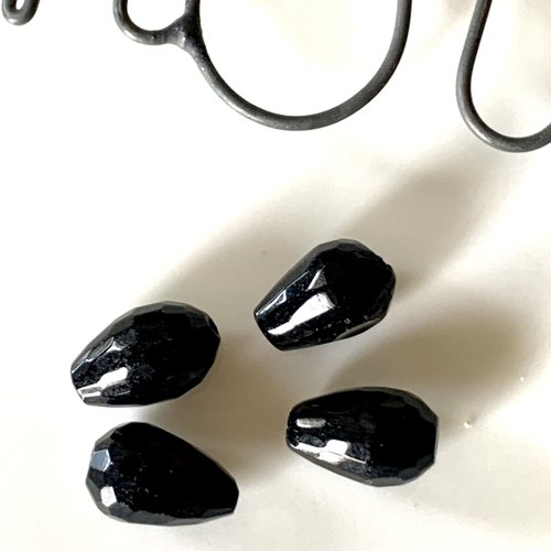 4 perles gouttes noires en cristal facettées percées