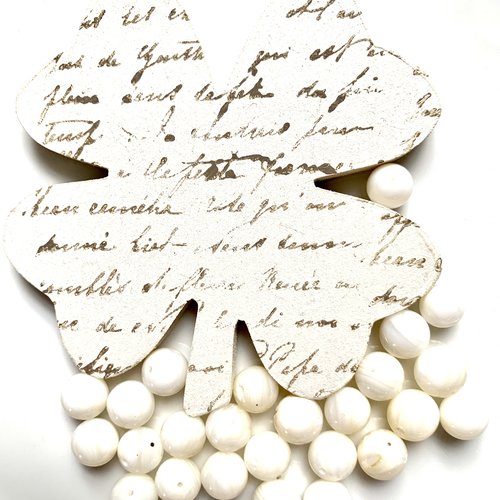 Perles verre en blanc percées lot de 25 exemplaires