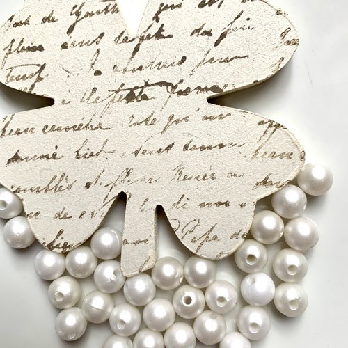 Perles rondes blanches percées lot de 30 exemplaires