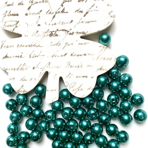 Perles nacrées en vert percées lot de 56 exemplaires