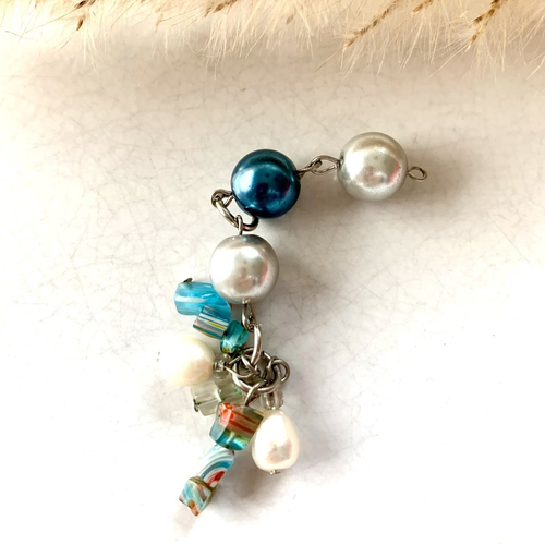 Pendentif perles et breloques en nacre en bleu et blanc- prêt à monter