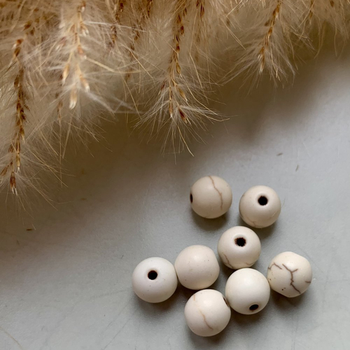 8 perles howlite rondes écru en 8mm