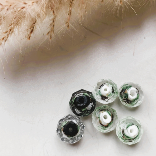 6 perles rondes facettées en vert et noir en cristal 12mm