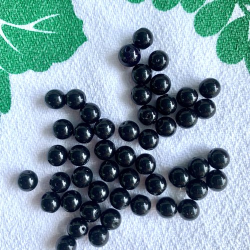 40 perles rondes synthétiques noires 4mm + 9 offertes