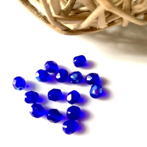 15 perles cobalt facettées en bleu nuit irisé 6mm