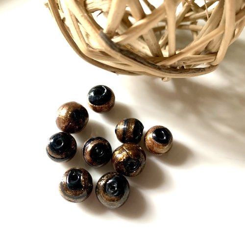 9 perles en céramique rondes en noir et doré