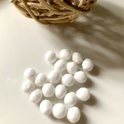20 perles facettées en cristal blanc opaque 8mm