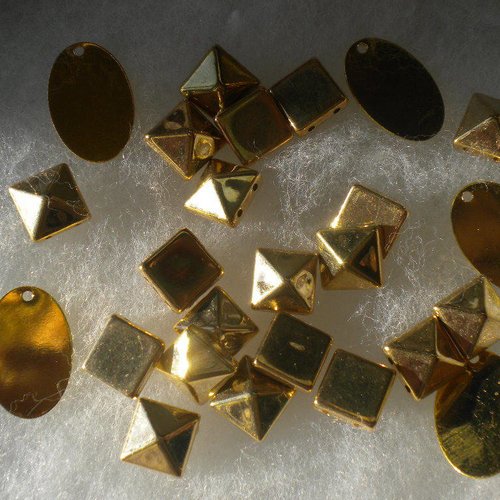20 breloques en métal doré deux formes