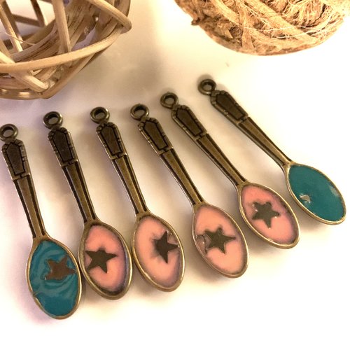 Six cuillères en bronze gravées avec étoile avec piquot